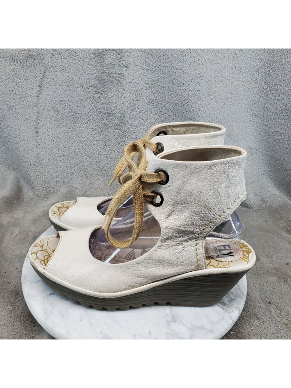Fly London Shoes Womens Size EU 40 US 9 Yuzu White Leather Wedge Sandals